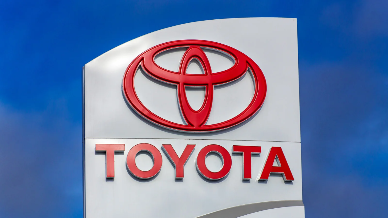 toyota-logo-on-a-sign